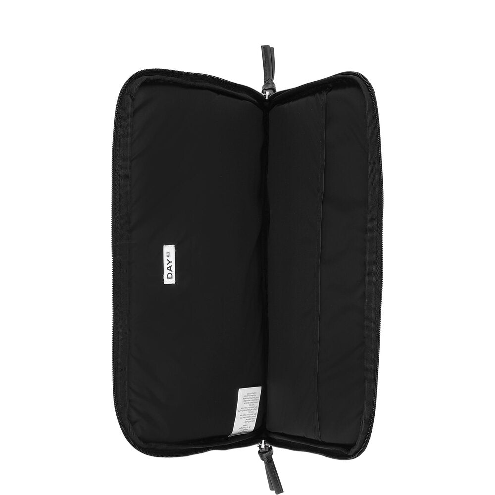 Gweneth RE-S computersleeve 13